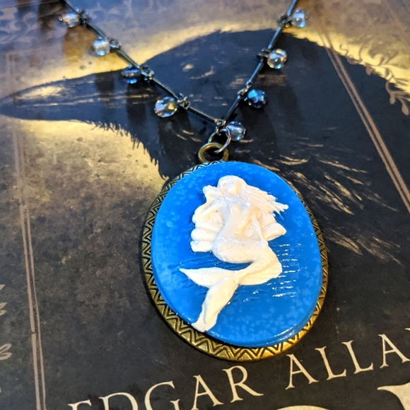 Siren Cameo - Picture 7 of 8